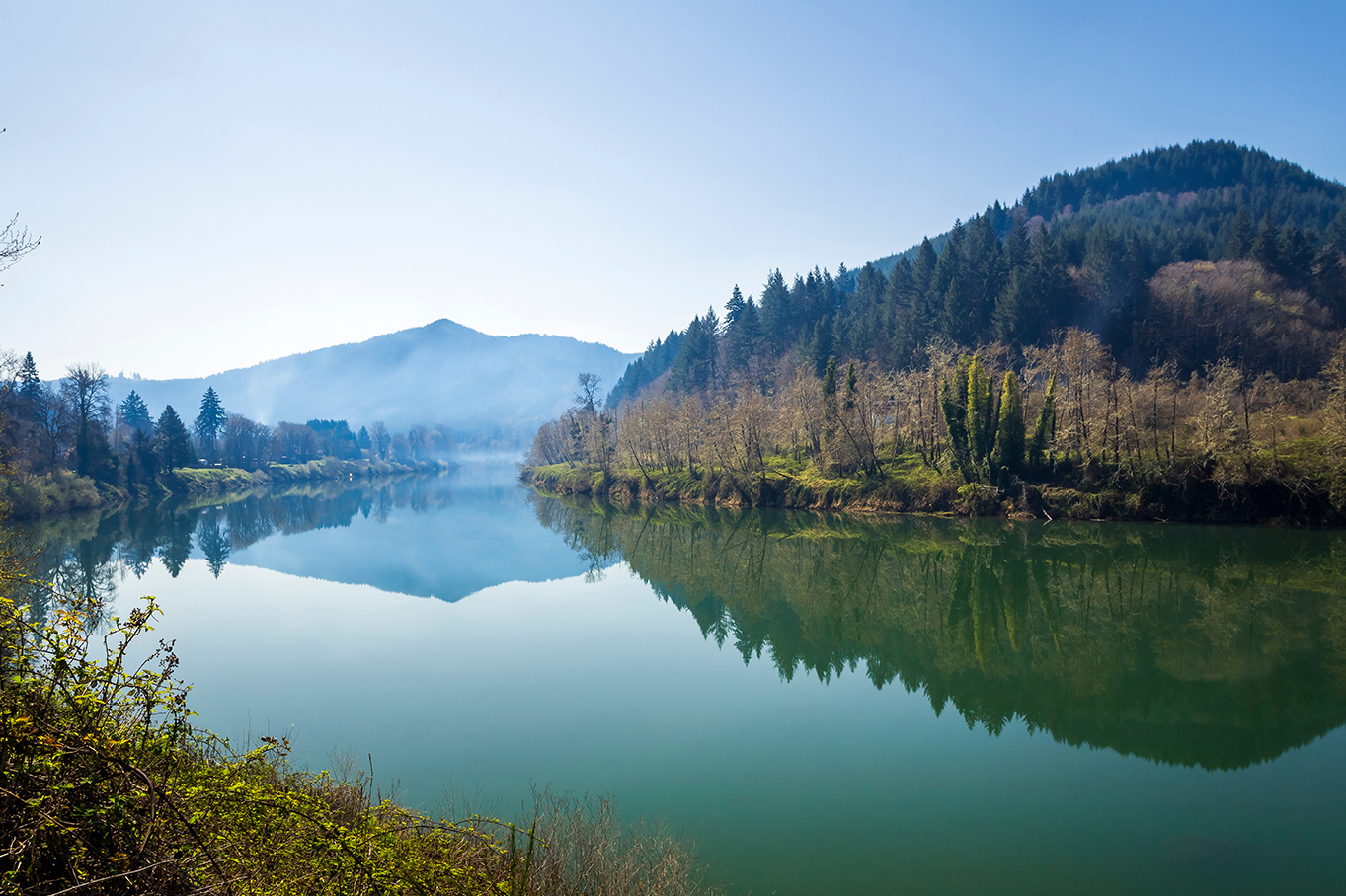 A calm stretch of the Umpqua River in Oredon