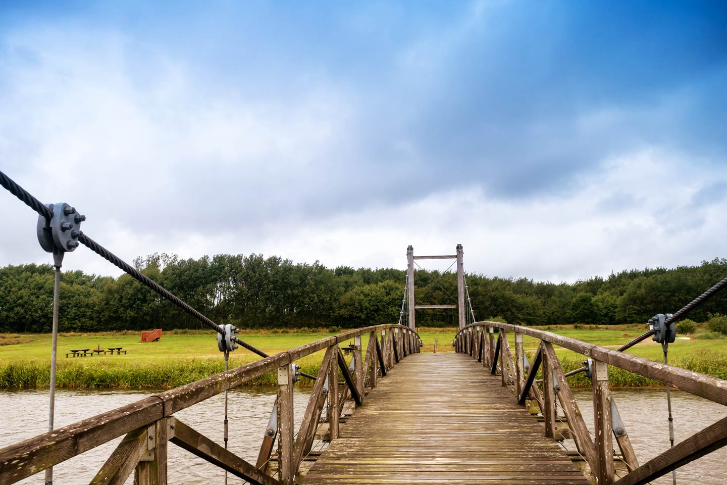 ie Br&uuml;cke &uuml;ber den Skjern &Aring;, ein Mekka f&uuml;r das Lachsfischen in D&auml;nemark.