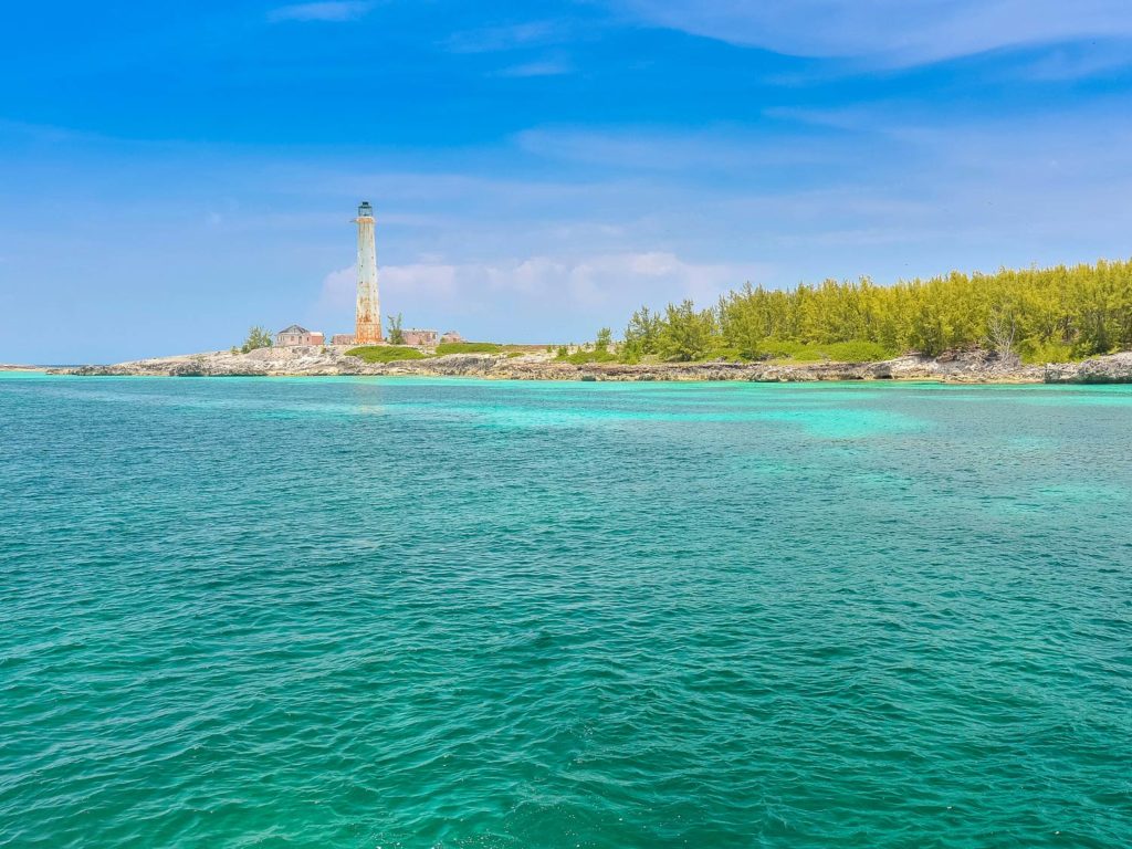 A view of the Great Isaac Cay from the turquoise waters near it 