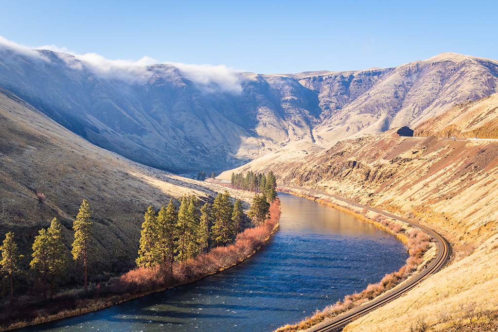 A view of Washington's Yakima River running through a mountainscape