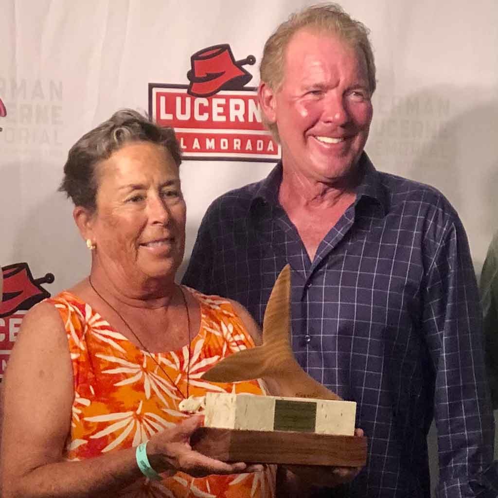 A charter captain and his customer accepting an award on a fishing tournament
