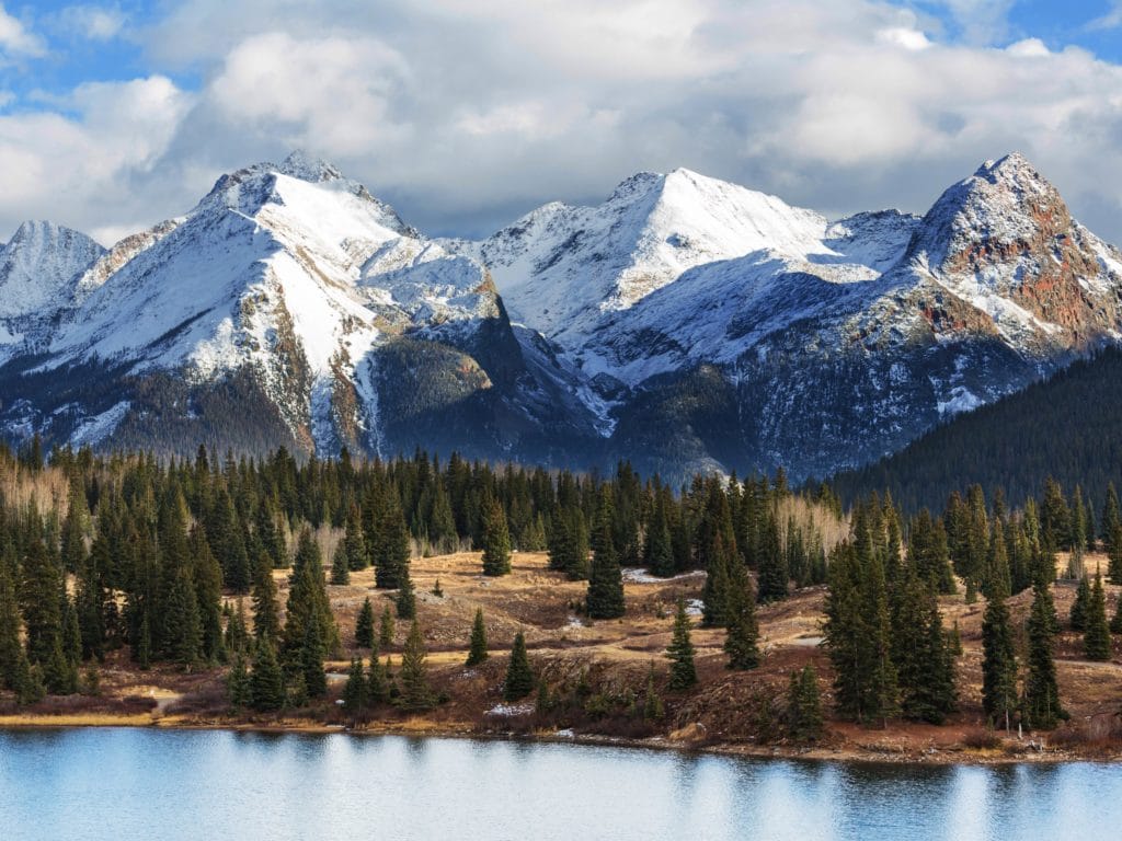 Mountain landscape in Colorado's Rocky Mountains, with a lake in the foreground