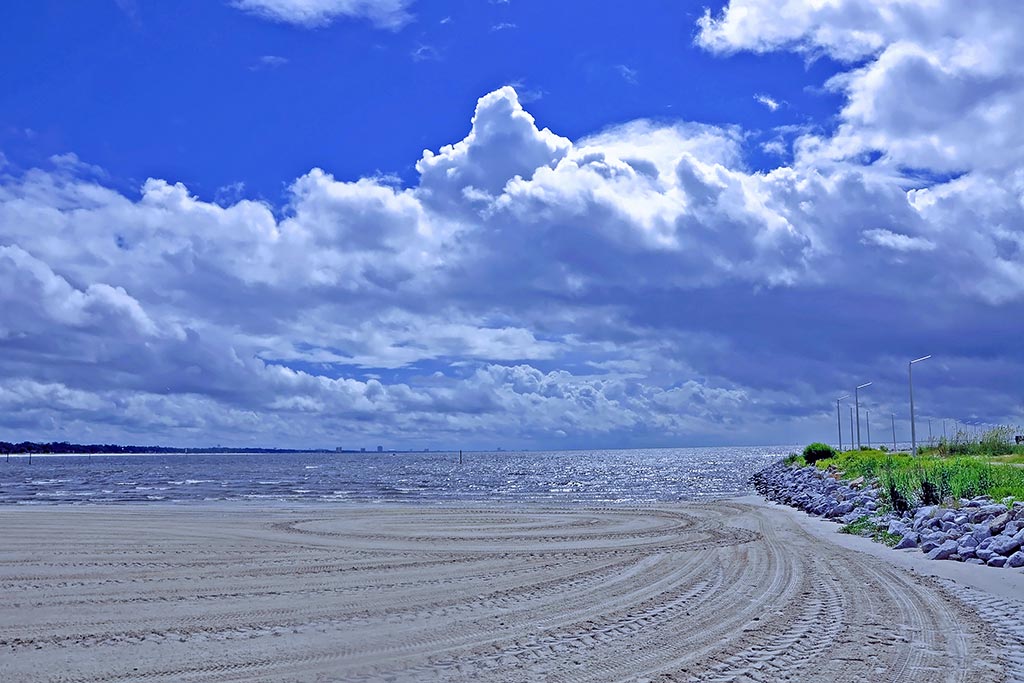 A serene beach located in Gulfport, MS on a sunny day