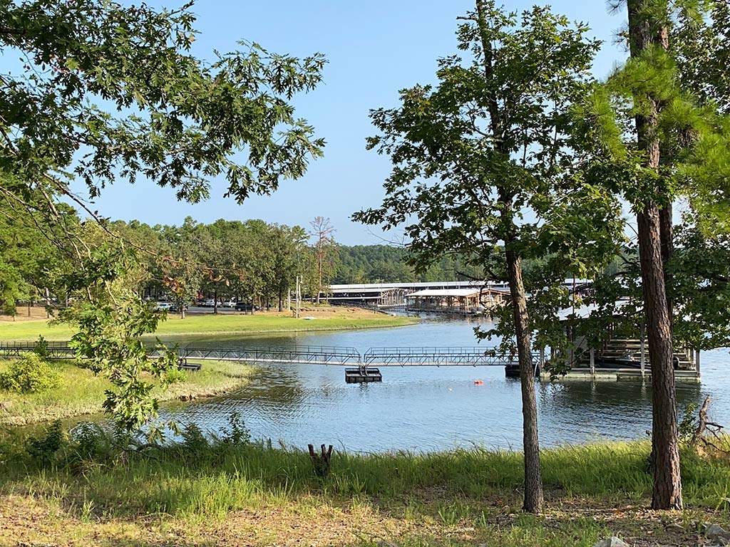 The landscape around Lake Hamilton is truly inviting. There's a metal pier extending into the lake, making it perfect for fishing. You’ll find yourself surrounded by trees and grassy areas, all under a clear blue sky. It’s an ideal spot if you're hoping to catch Bass, Bluegill, or Catfish. Whether you’re there for an afternoon or a few days (2–3 days), you won’t be disappointed by the serene scenery and the promise of a good catch!