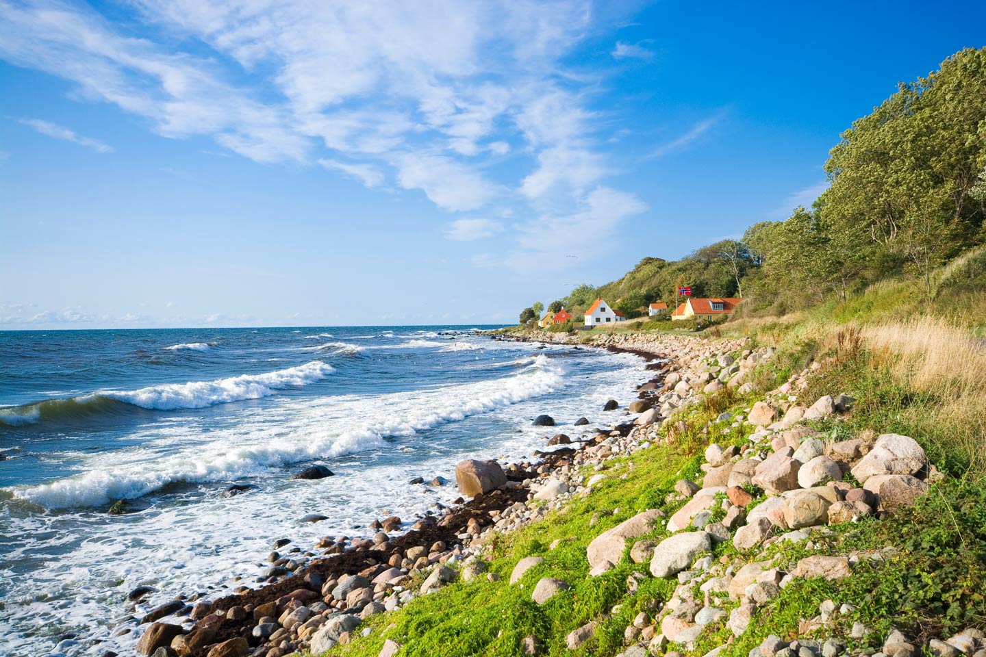 Ein Fischerdorf an den felsigen Ufern der Insel Bornholm in der d&auml;nischen Ostsee.